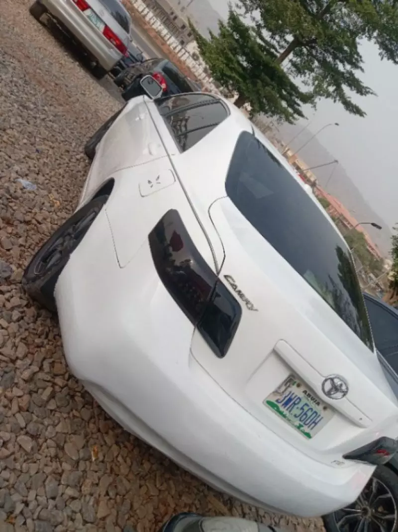 Toyota Camry   - 2010