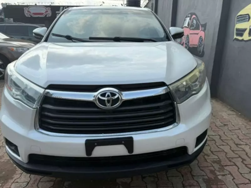 Toyota Highlander   - 2016