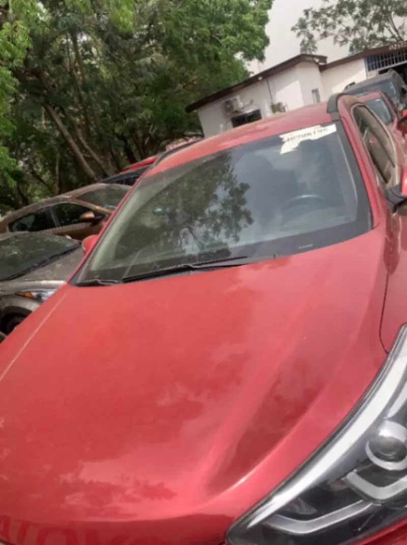 Hyundai Santa Fe   - 2017