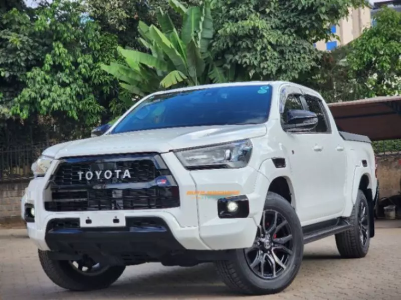 TOYOTA Hilux   - 2022