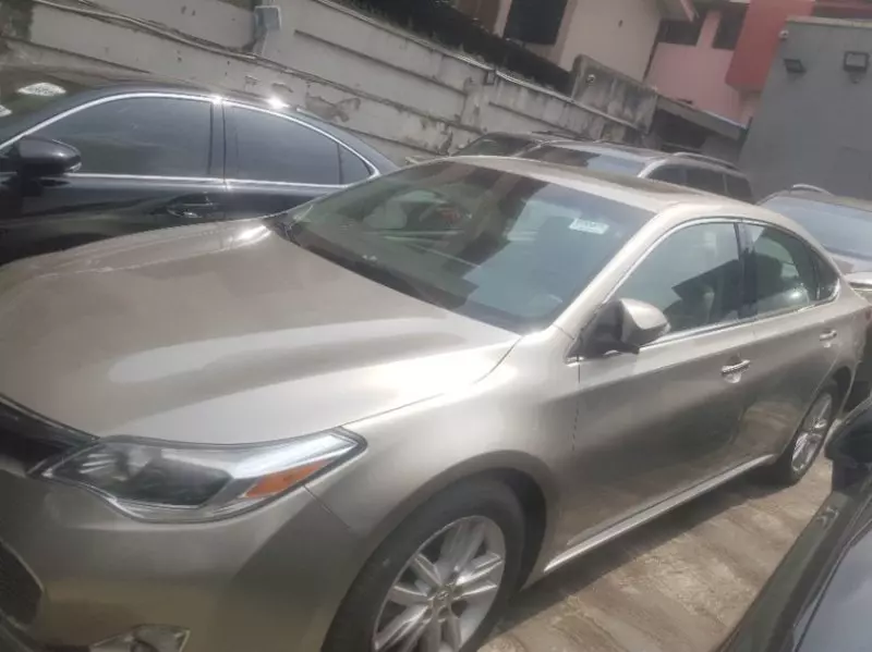 Toyota Avalon   - 2013
