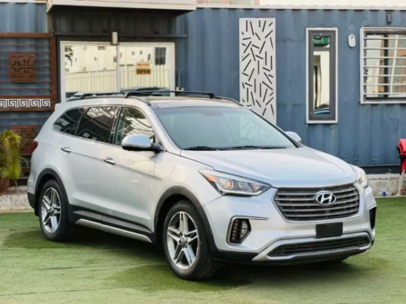 Hyundai Santa FE   - 2017