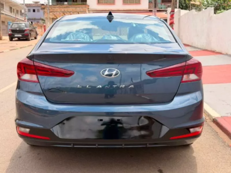 Hyundai Elantra   - 2020