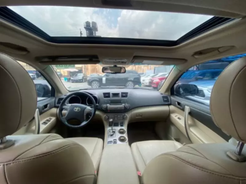 Toyota Highlander   - 2010