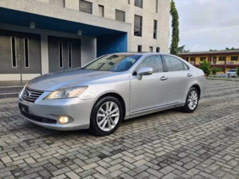 Lexus ES 350   - 2010