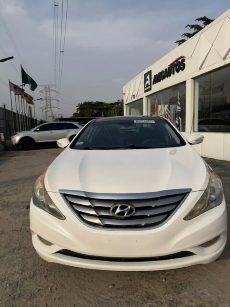 Hyundai Sonata   - 2013