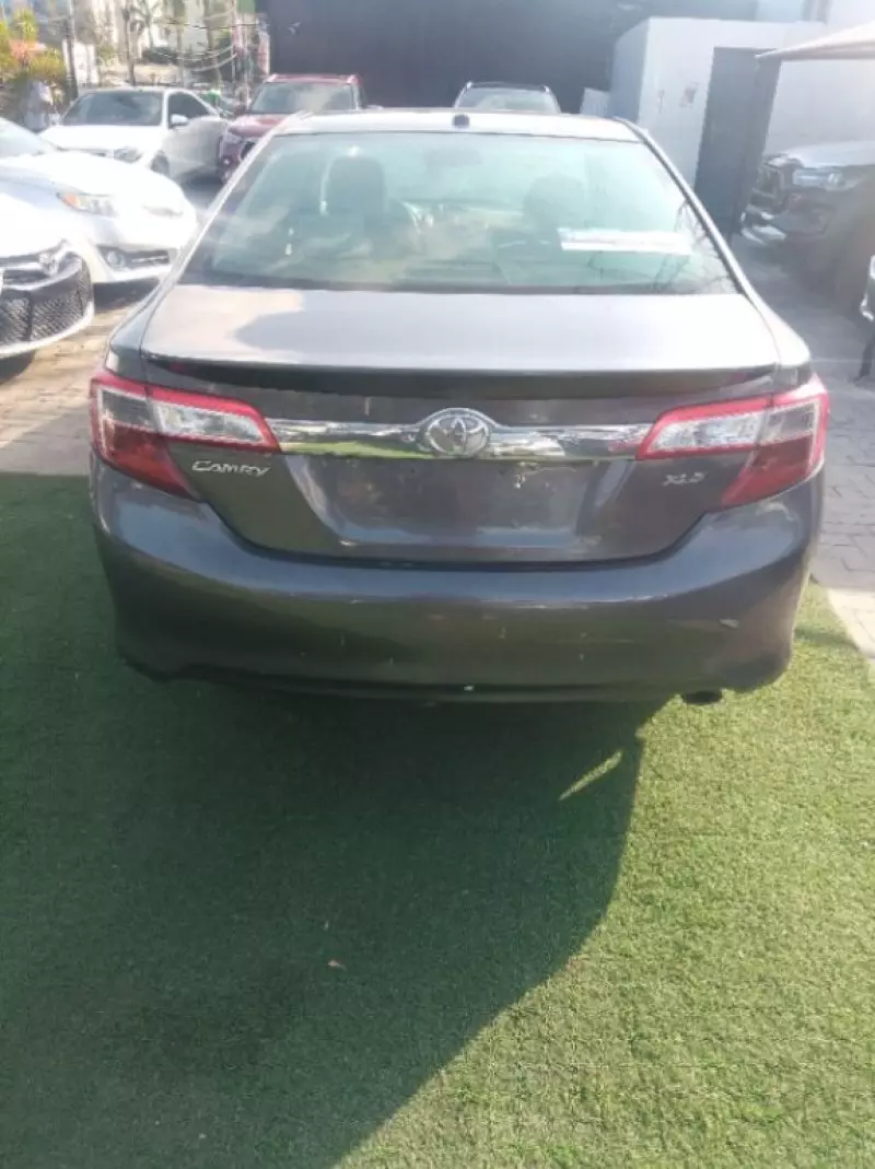 Toyota Camry   - 2012