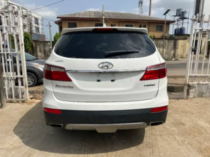 Hyundai Santa Fe   - 2015