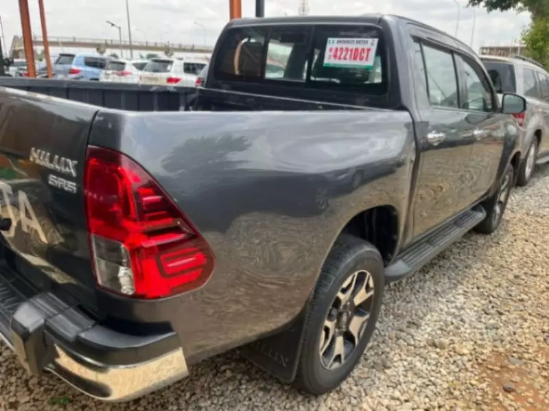 Toyota Hilux   - 2018