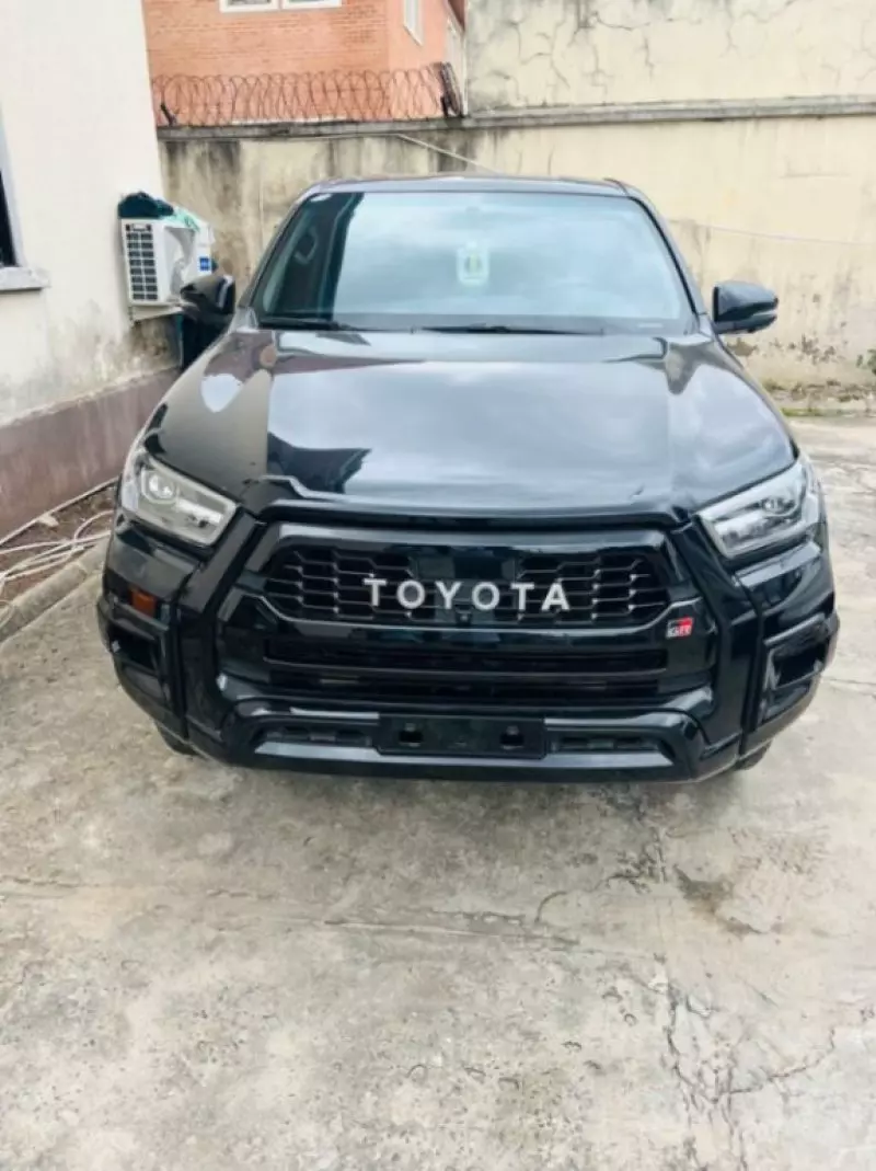 Toyota Hilux    - 2022