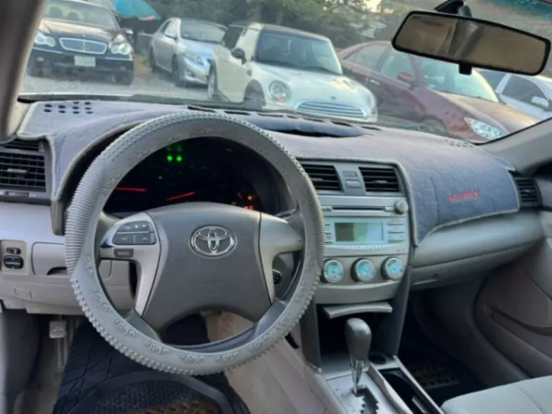 Toyota Camry   - 2009