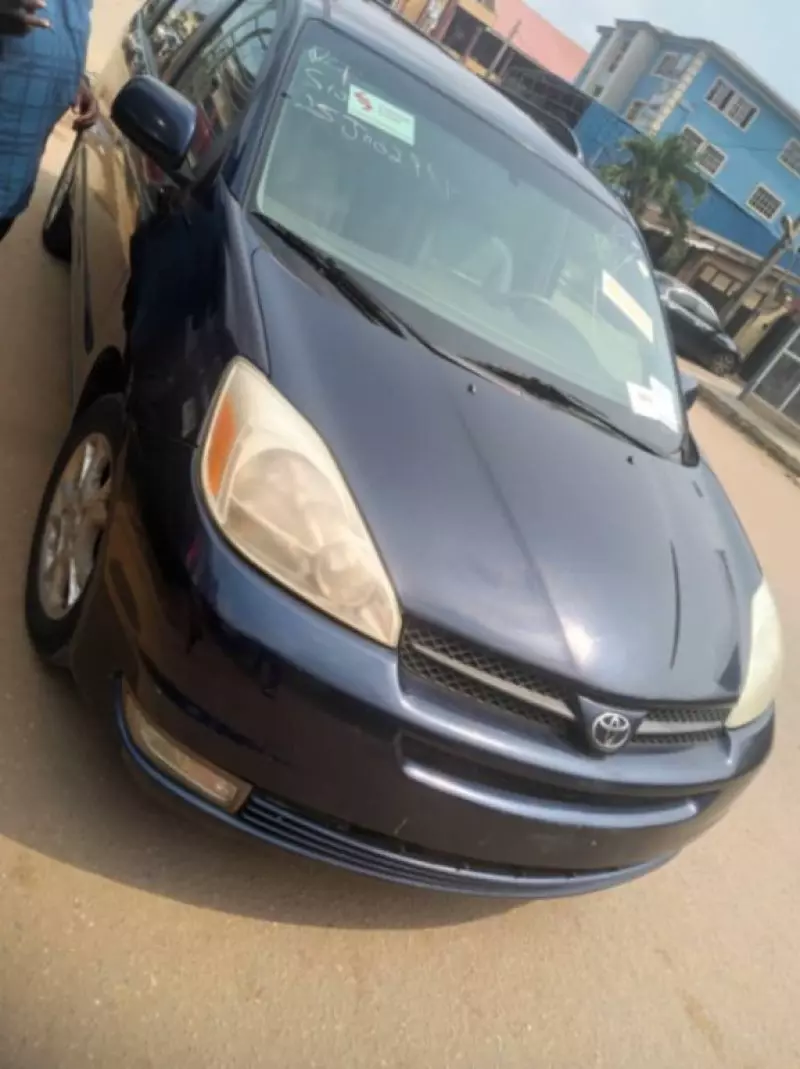 Toyota Sienna   - 2005