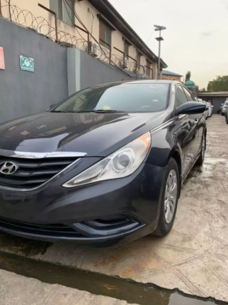 Hyundai Sonata   - 2011