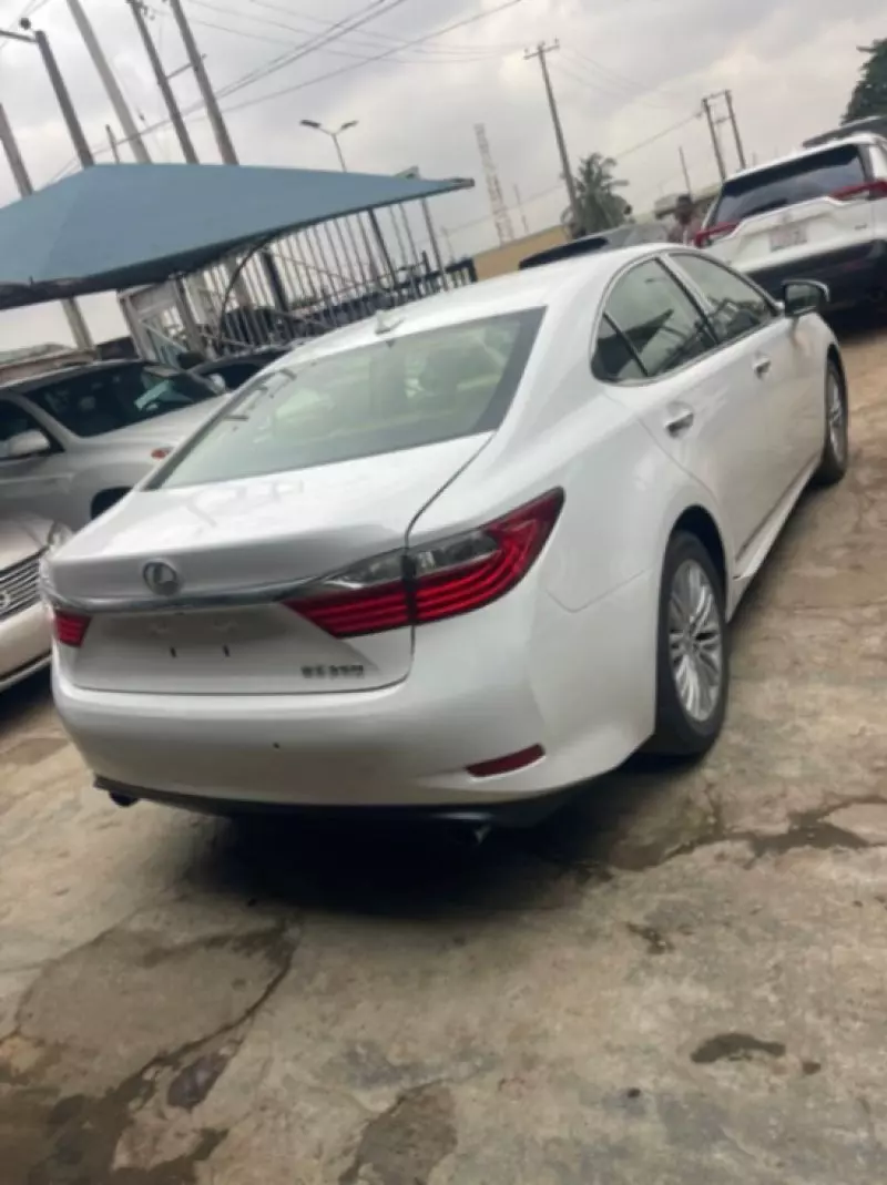 Lexus ES   - 2013