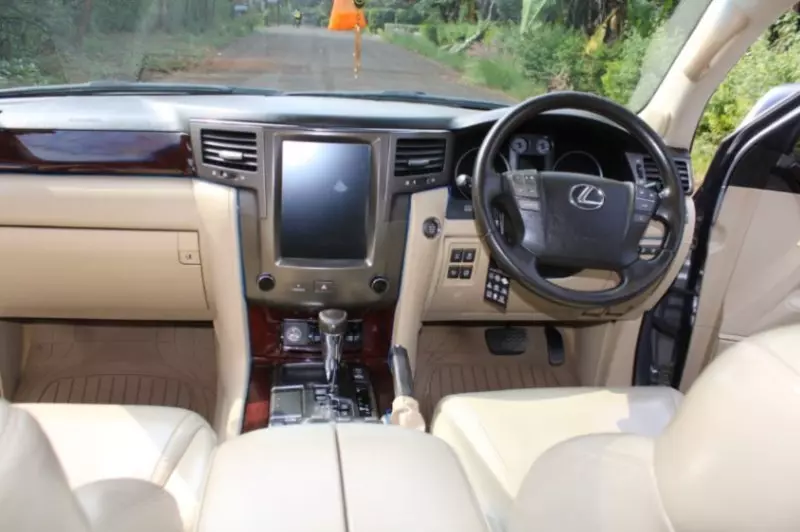 Lexus LX   - 2011