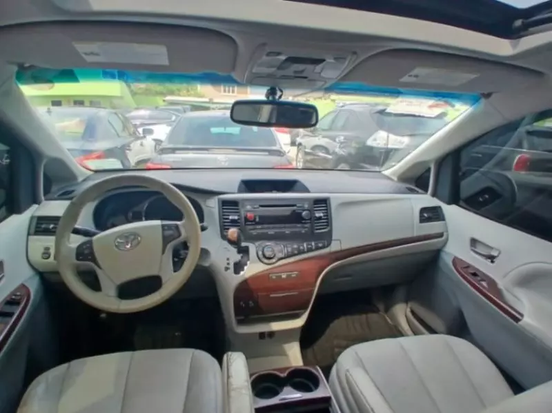 Toyota Sienna   - 2012