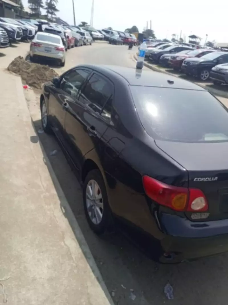 TOYOTA Corolla - 2009
