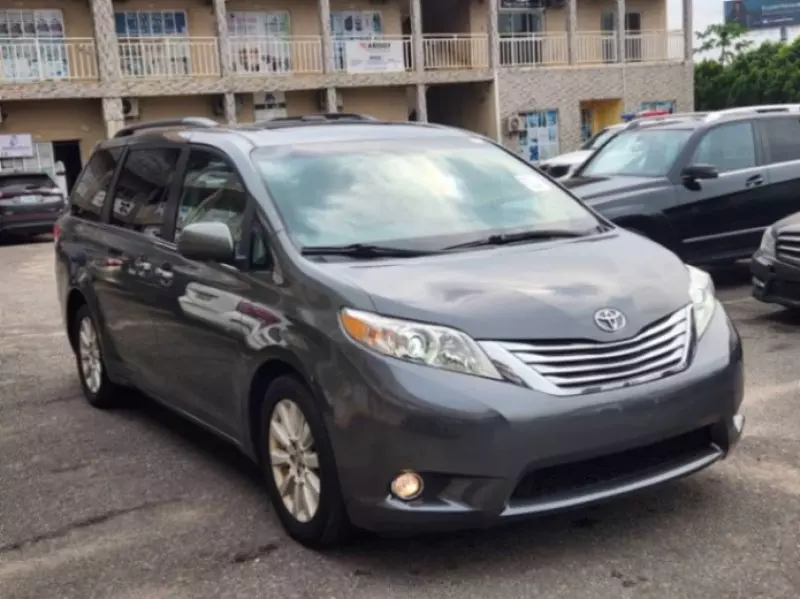 Toyota Sienna   - 2012
