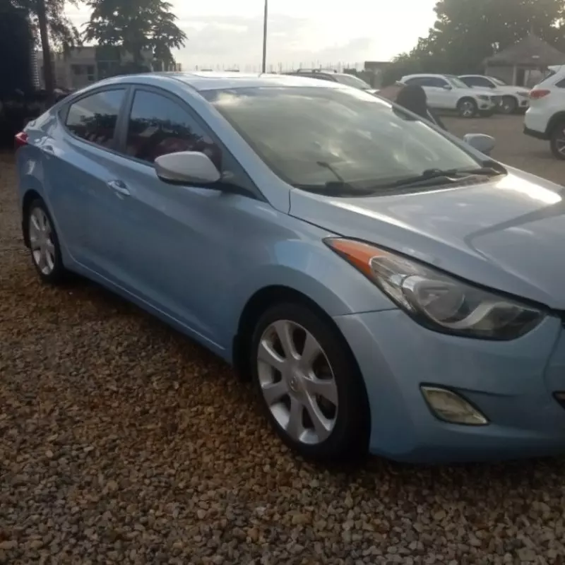 Hyundai Elantra   - 2013