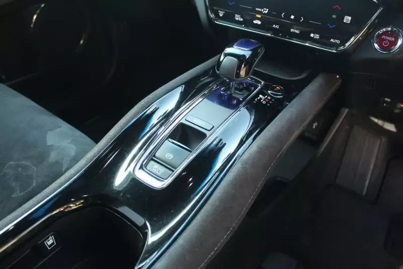 Honda Vezel    - 2018