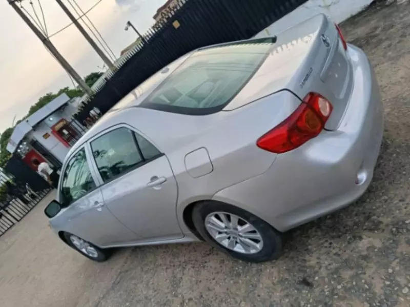 TOYOTA Corolla   - 2009