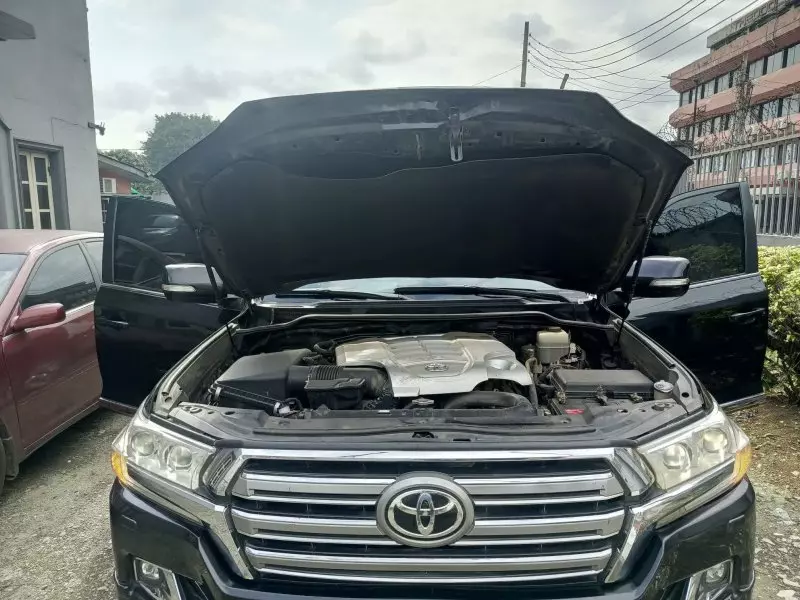 Toyota  Land Cruiser VXR V8   - 2016