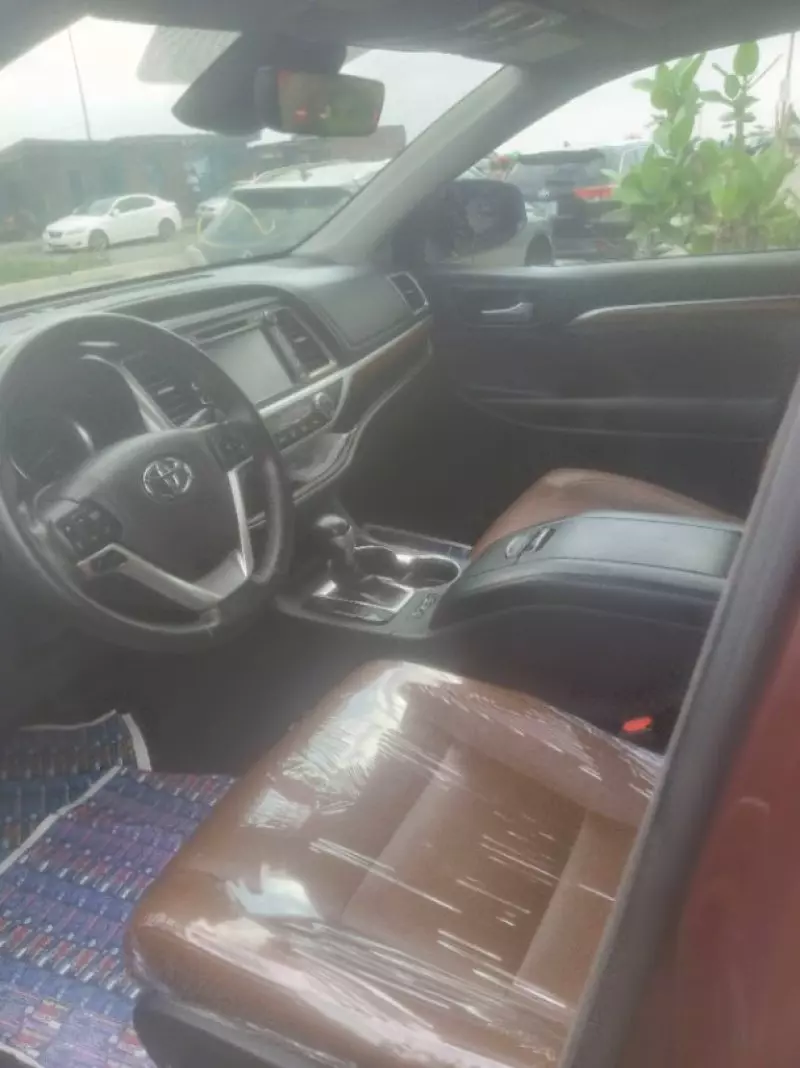 Toyota Highlander   - 2018