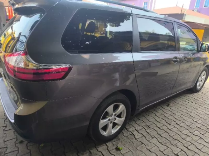 Toyota Sienna   - 2016
