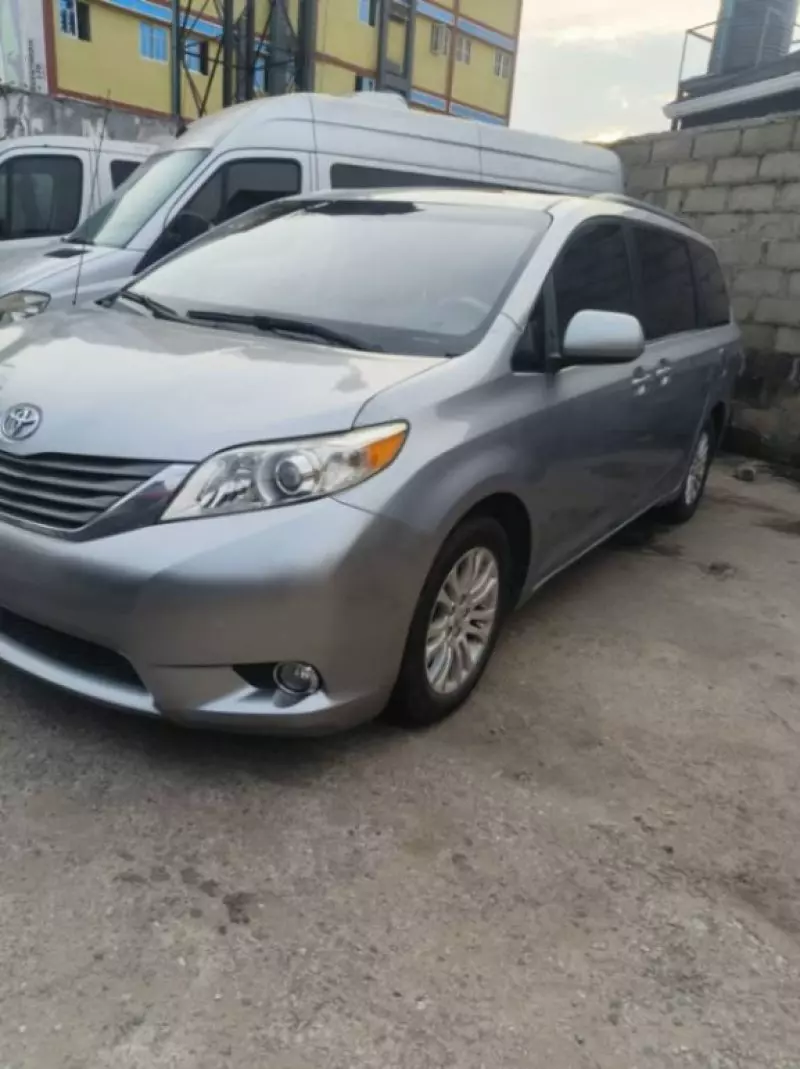 TOYOTA Sienna   - 2014