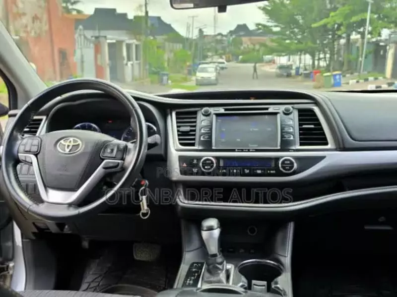 Toyota Highlander   - 2016