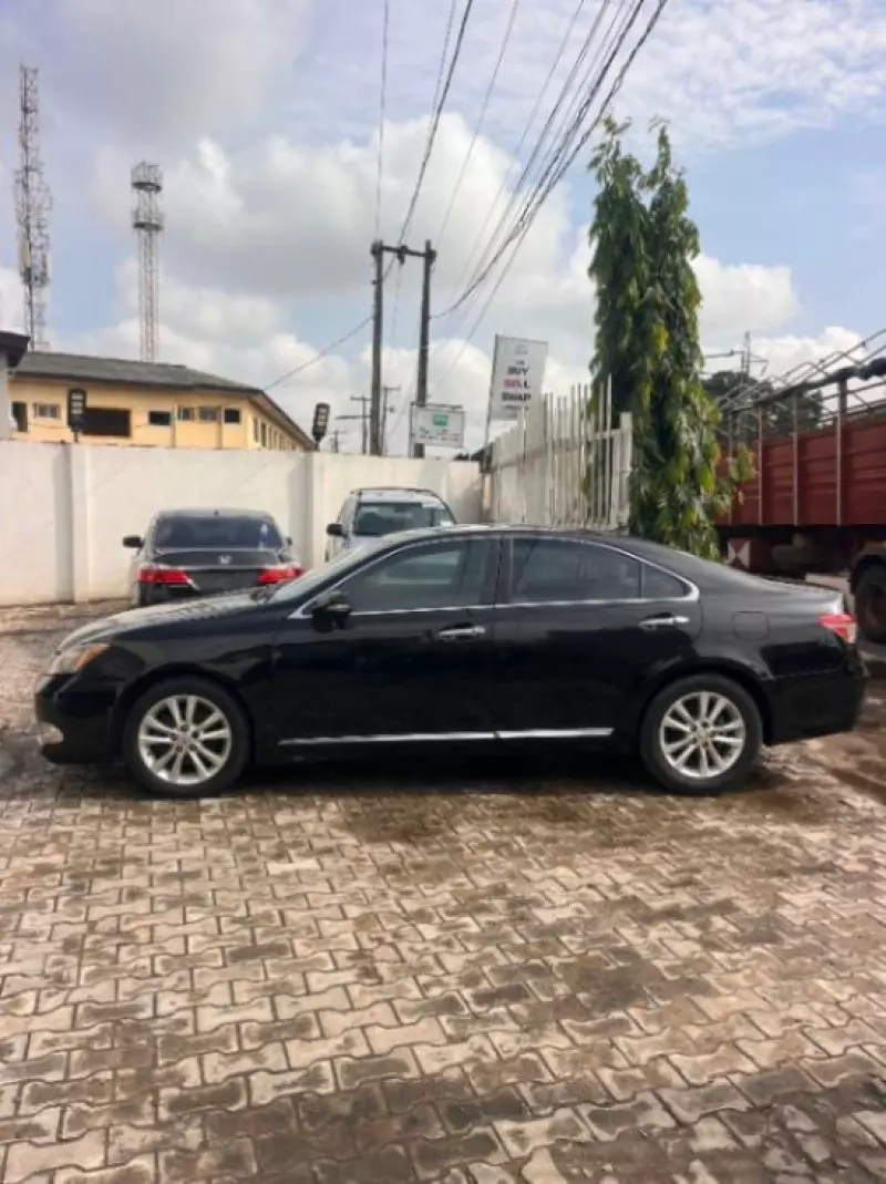 Lexus ES - 2010