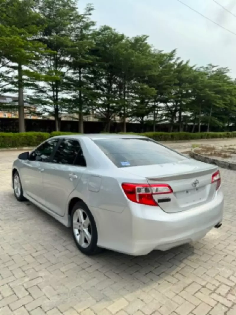 TOYOTA Camry   - 2012