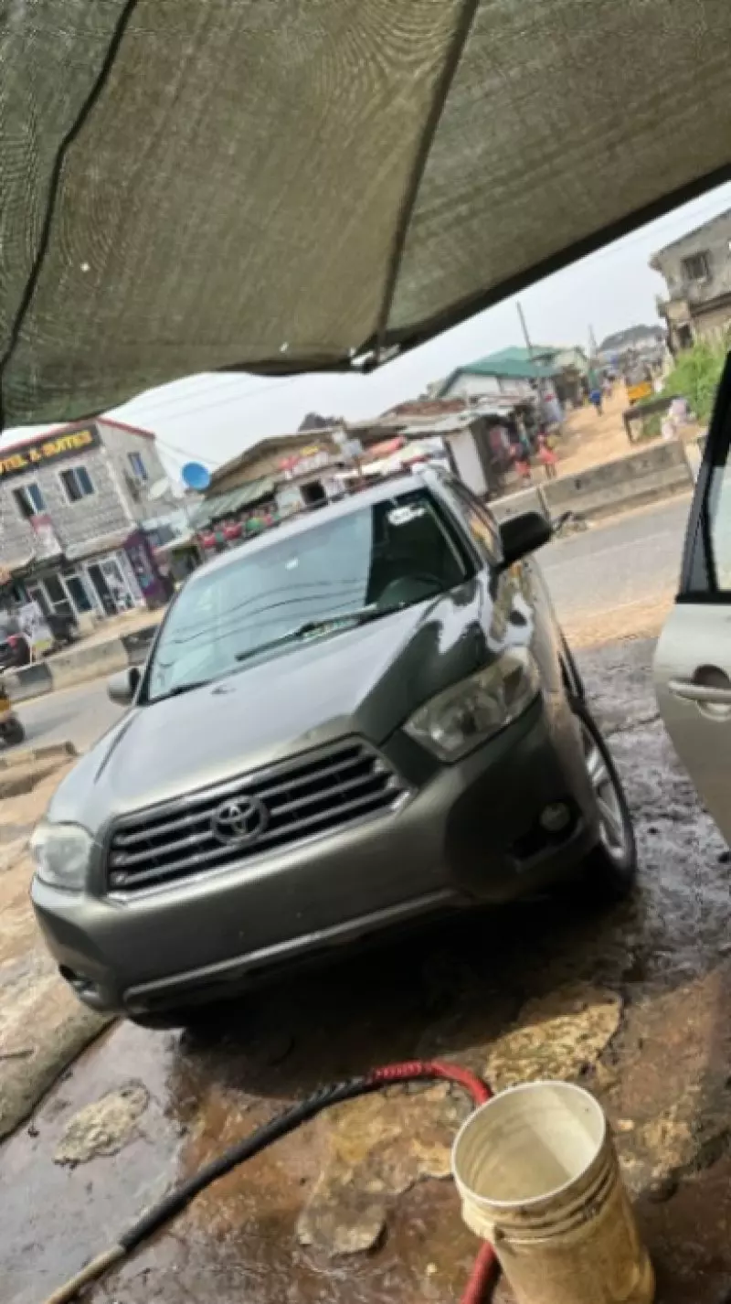 Toyota Highlander   - 2010