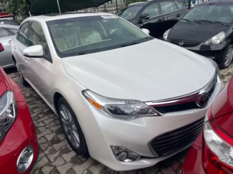 Toyota Avalon   - 2013