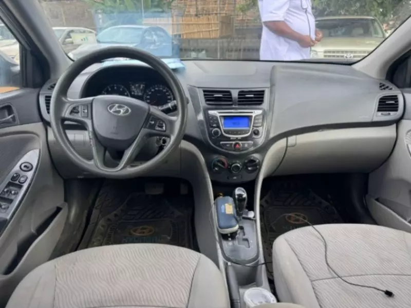 Hyundai Accent   - 2013