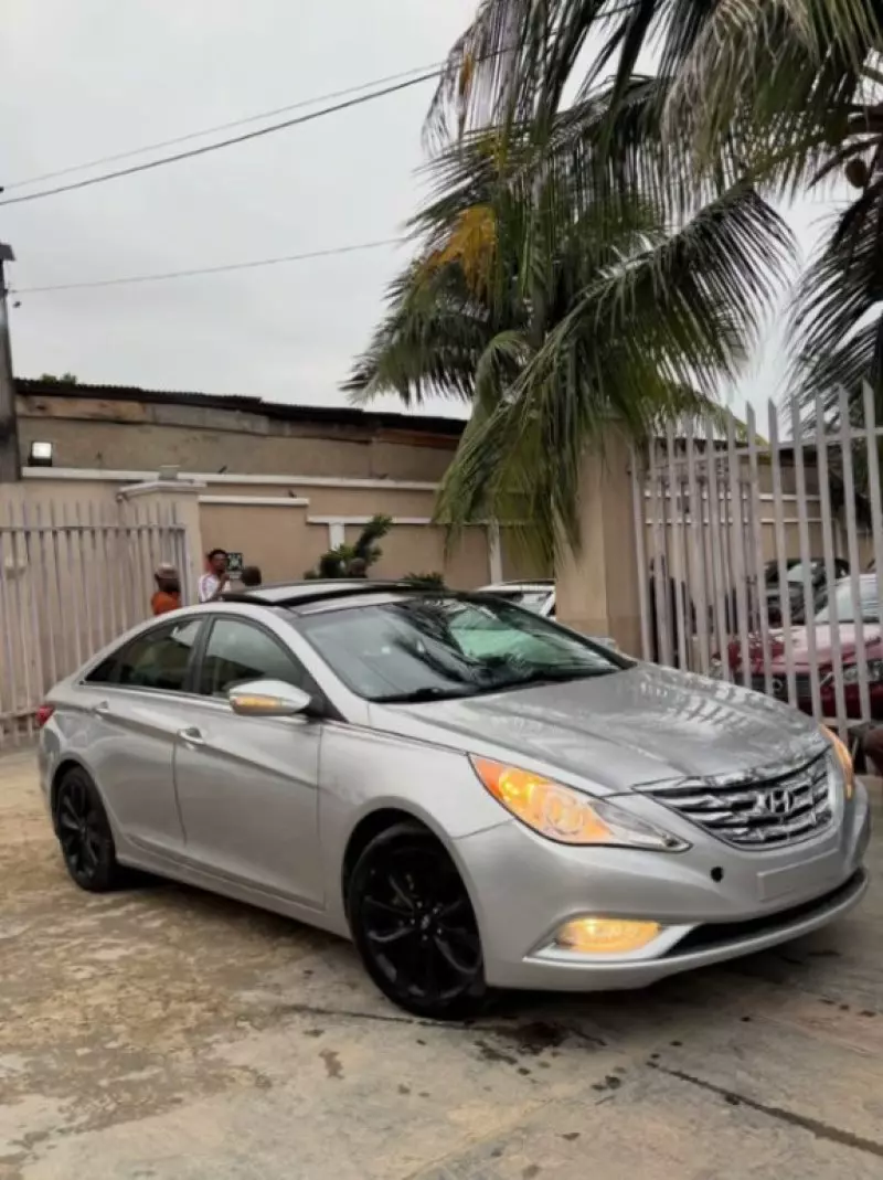 Hyundai Sonata - 2012