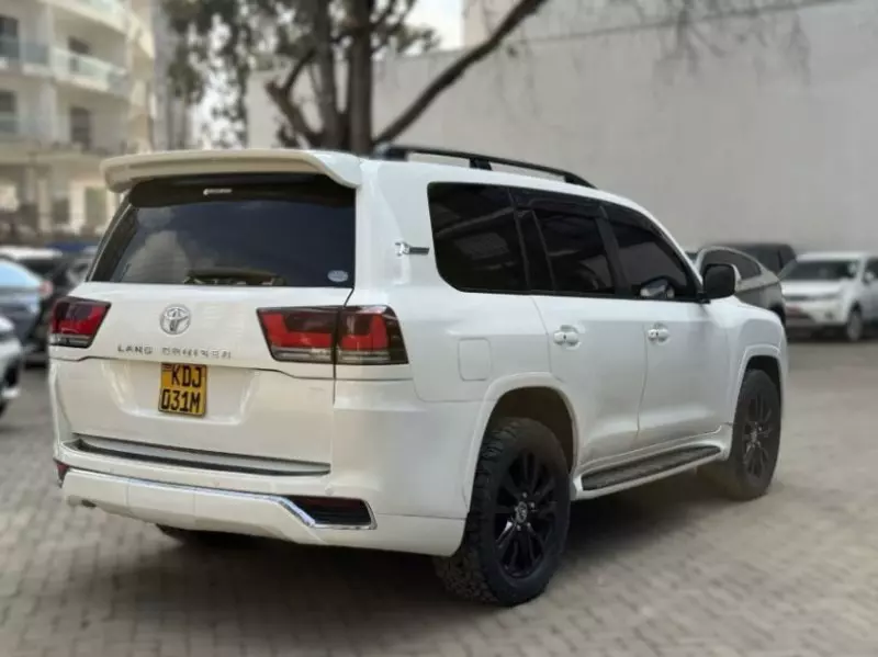 TOYOTA Land Cruiser - 2014