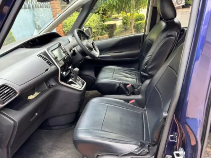 Nissan Serena   - 2017