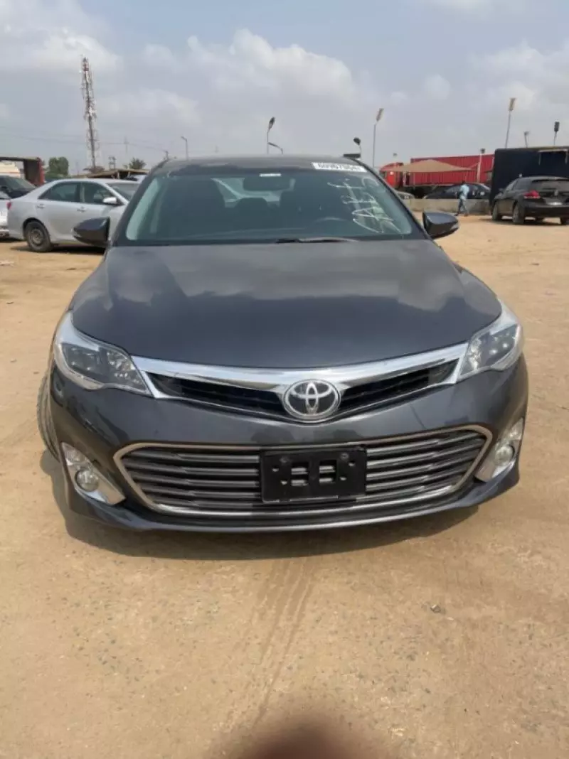 Toyota Avalon   - 2013