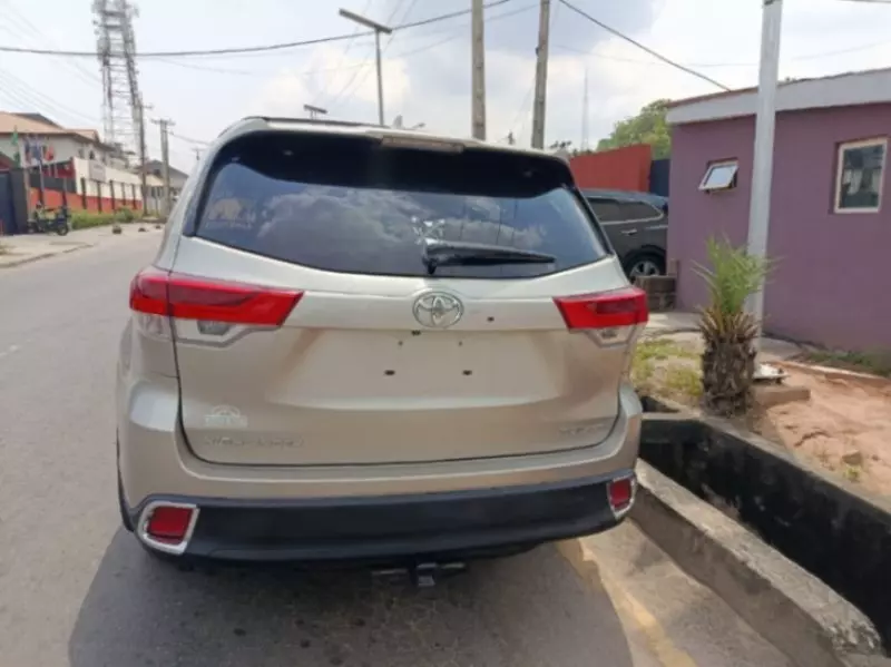 Toyota Highlander   - 2014