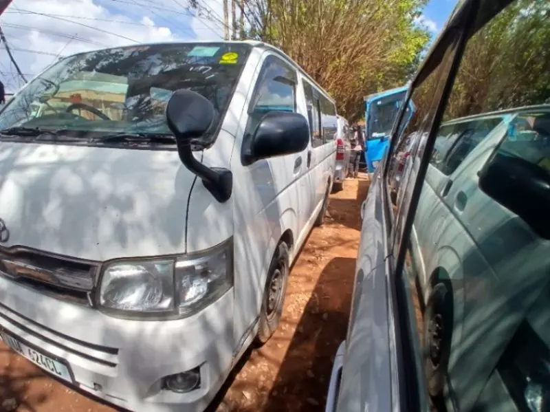 Toyota Hiace   - 2011