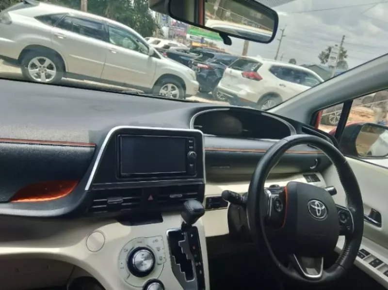 Toyota Sienta   - 2017