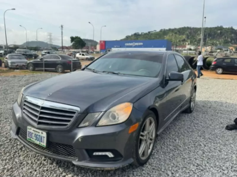 Mercedes-Benz E350   - 2011