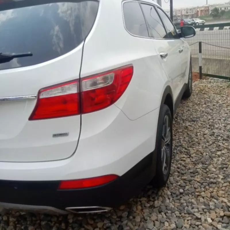 Hyundai Santa Fe   - 2015