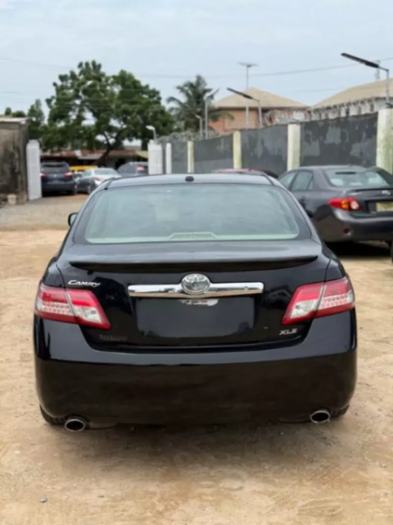 TOYOTA Camry   - 2010