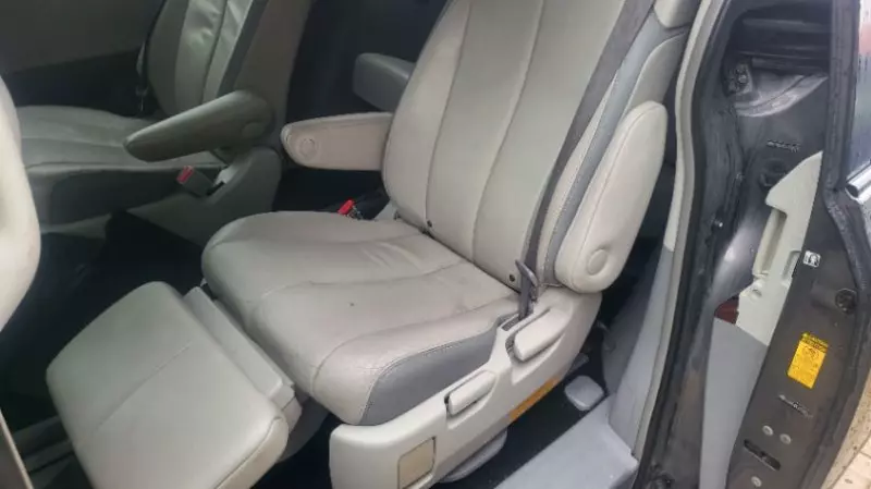 TOYOTA Sienna   - 2013