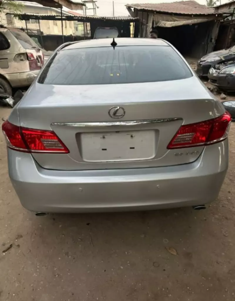 Lexus ES   - 2011