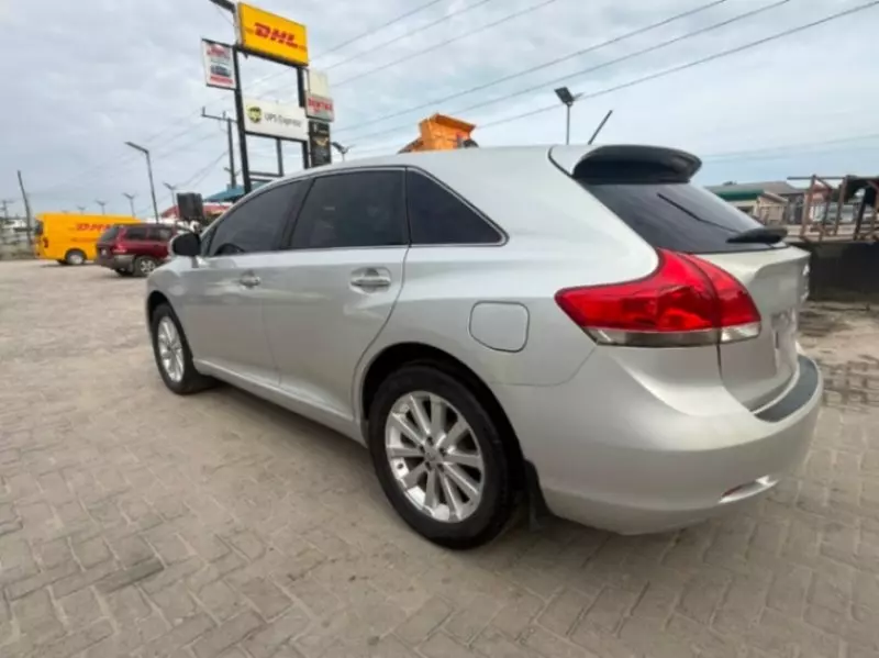 TOYOTA Venza   - 2011