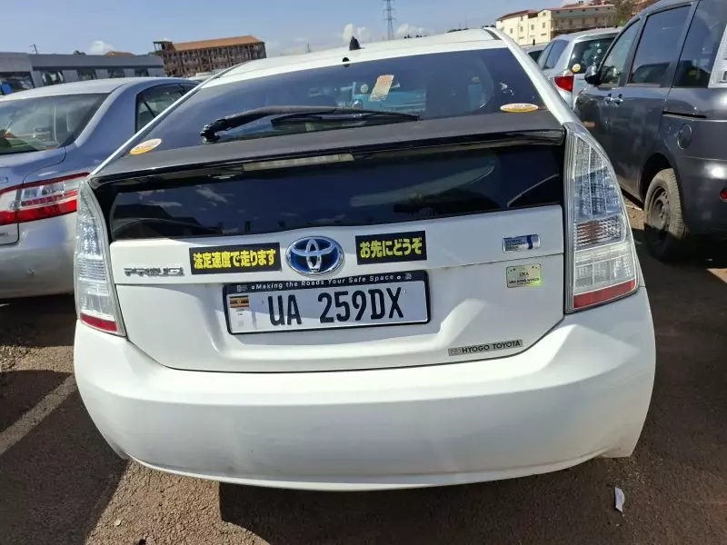 Toyota Prius Hybrid    - 2016