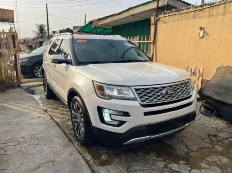Ford Explorer   - 2016